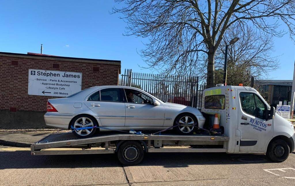 auto recovery on towing truck